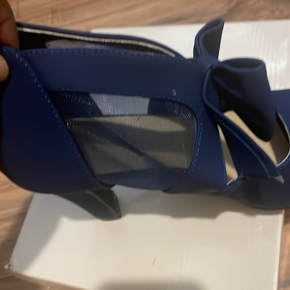 Heels - Picture 4 of 6